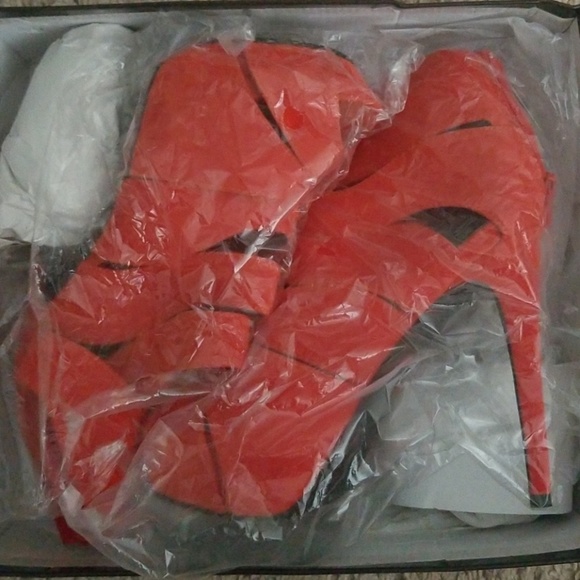 Heels - Picture 2 of 2